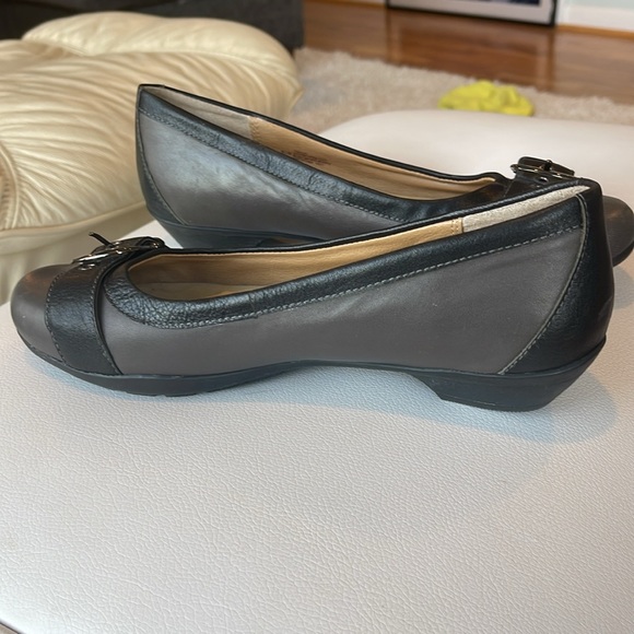 SOFTSPOTS Women’s Flats - Size 8.5M - Picture 2 of 5